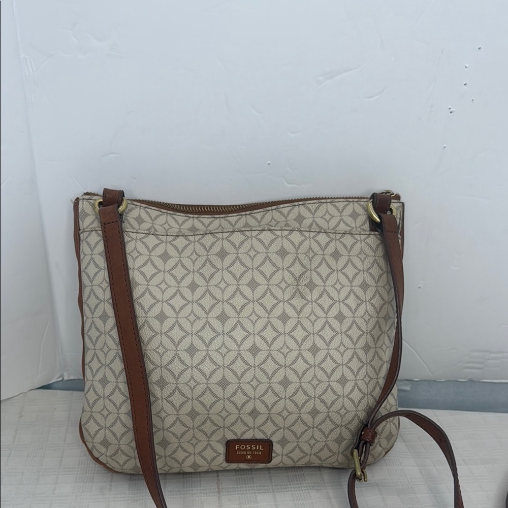 Fossil Sadie Crossbody Bag w/ Multiple Compartments in Bone White Coated Canvas